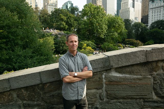 »Er schuf das New York, das er finden wollte.«
Ein Interview mit Jonathan Lee