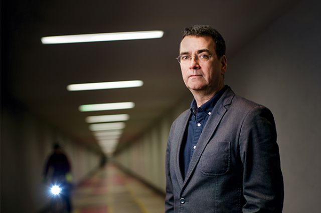 »Der Plan war, über eine ganz normale Frau zu schreiben, die man nicht für die Heldin eines Thrillers halten würde.« – Im Gespräch mit Mick Herron