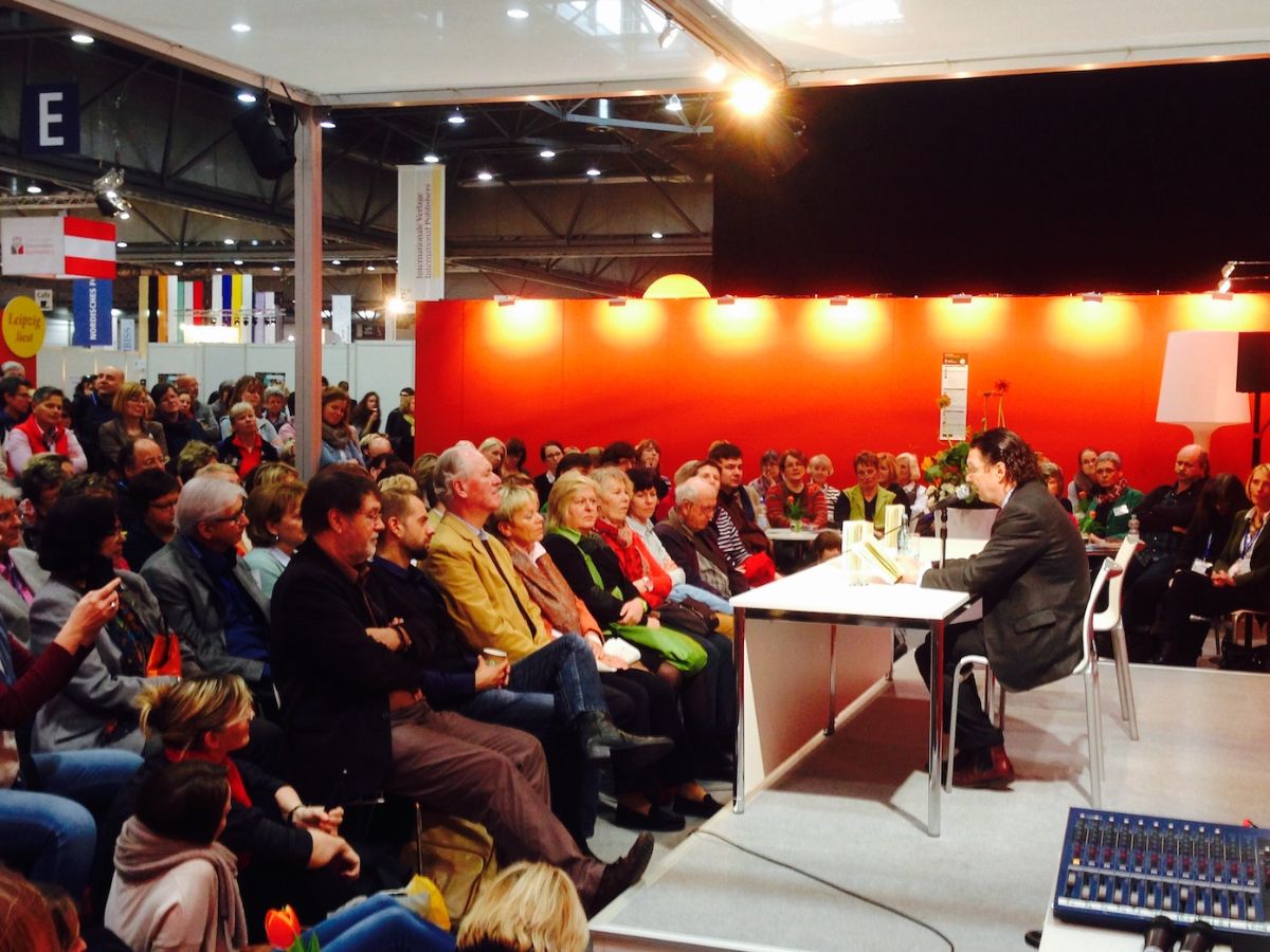 Martin Suter liest im Leipzig liest Forum aus seinem neuen Roman Montecristo. Foto: © Diogenes Verlag