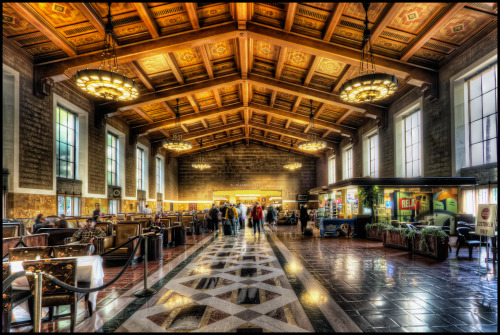 Foto: Pedro Szekely from Los Angeles, USA, Los Angeles Union Station (5603957705), CC BY-SA 2.0 <p>Foto: <a href="https://www.flickr.com/people/43355249@N00" target="_blank">Pedro Szekely</a> from Los Angeles, USA, <a href="https://commons.wikimedia.org/wiki/File:Los_Angeles_Union_Station_%285603957705%29.jpg" target="_blank">Los Angeles Union Station (5603957705)</a>, <a href="https://creativecommons.org/licenses/by-sa/2.0/legalcode" target="_blank">CC BY-SA 2.0</a></p><br/>
