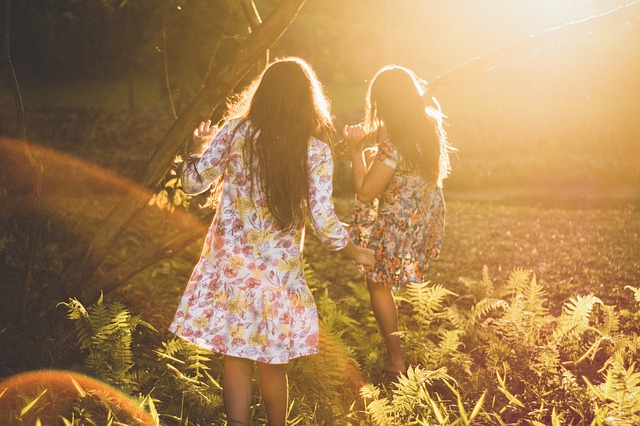 Foto via pixabay.com <p>Foto via <a href="https://pixabay.com/de/menschen-frau-eltern-sonne-kleid-2590527/" target="_blank">pixabay.com</a></p><br/>