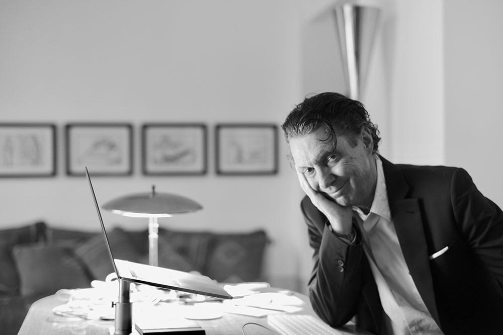 Martin Suter mit einer persönlichen Nachricht an Sie